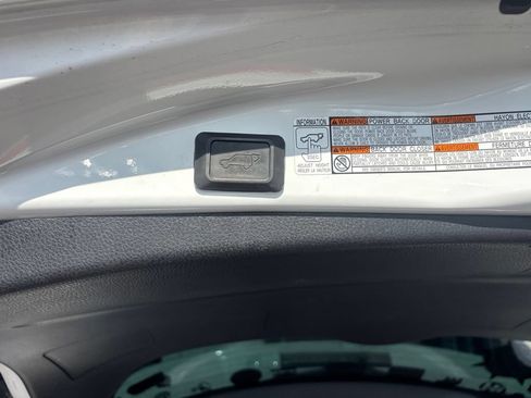 Used 2016 Toyota RAV4 XLE FWD image 11
