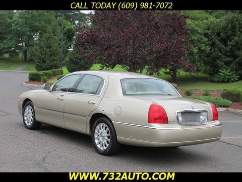 Used 2007 Lincoln Town Car Signature RWD image 10