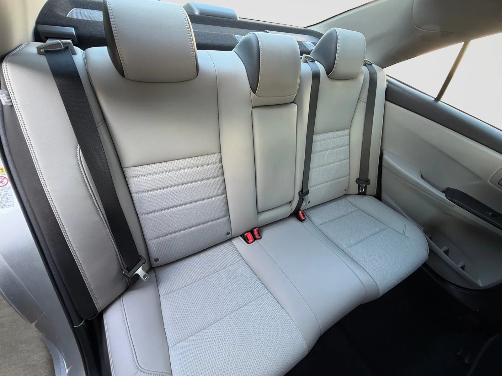 Used 2017 Toyota Camry SE FWD image 18