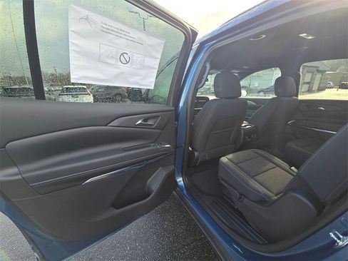 New 2026 Chevrolet Traverse LT image 12