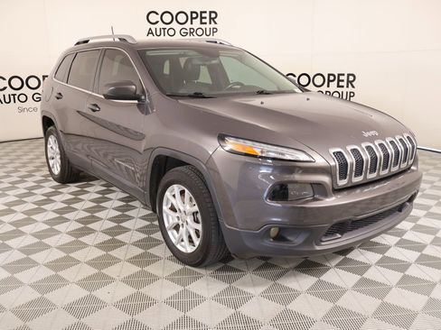 Used 2018 Jeep Cherokee Latitude Plus image 1