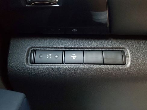 Certified 2024 Nissan Pathfinder SV image 29