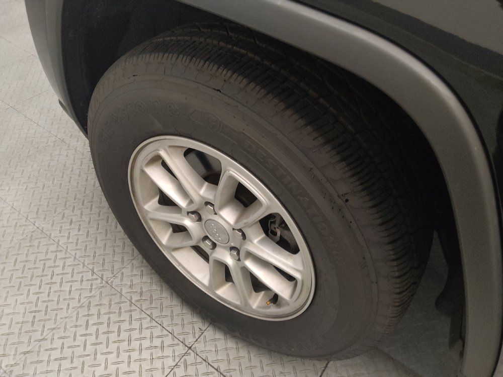 Used 2019 Jeep Grand Cherokee Laredo AWD/4WD image 31