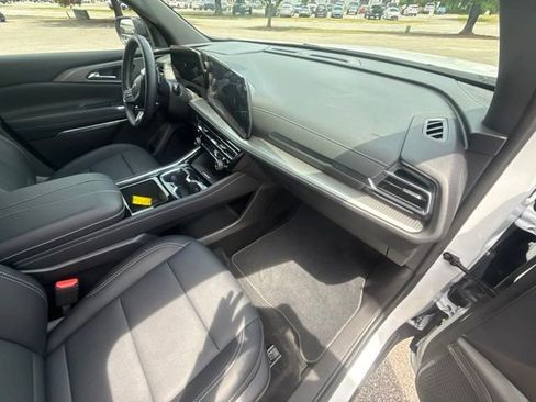 Used 2026 Chevrolet Traverse LT w/ Sun and Wheel Package FWD image 15