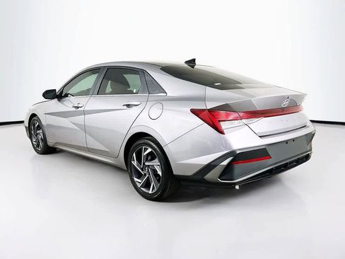 Used 2025 Hyundai Elantra SEL image 4