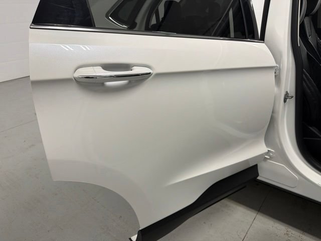 Used 2023 Ford Edge Titanium w/ Class II Trailer Tow Package AWD/4WD image 18