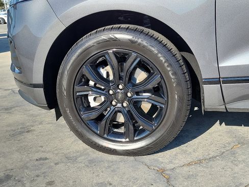 Certified 2024 Ford Edge SE w/ Black Appearance Package image 18