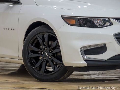 Used 2018 Chevrolet Malibu LT w/ Leather Package FWD image 3