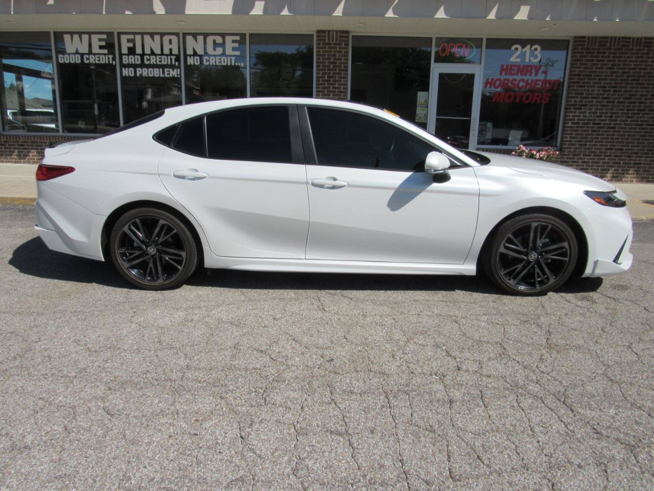 Used 2025 Toyota Camry XSE FWD image 9