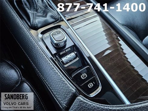 Used 2017 Volvo XC90 T6 Momentum w/ Vision Package image 26