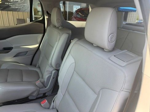 Used 2017 GMC Acadia SLT FWD image 8