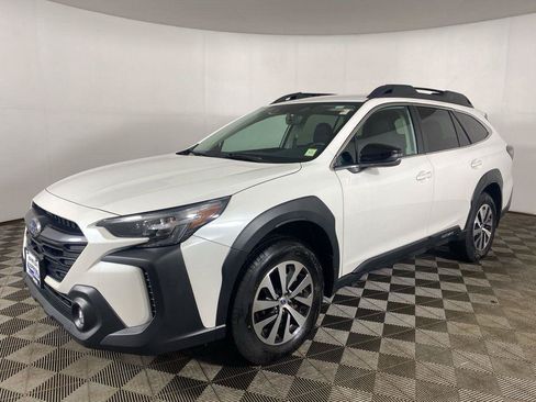 Used 2025 Subaru Outback Premium AWD/4WD image 11
