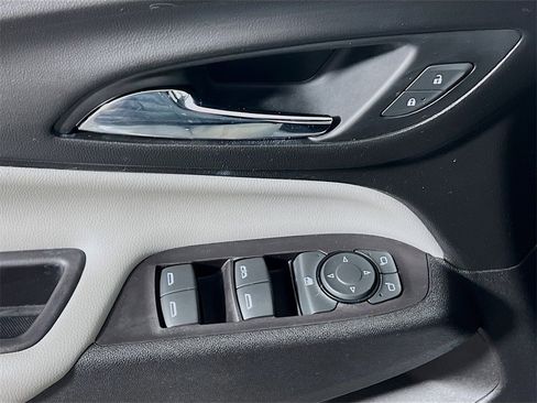 Used 2020 Chevrolet Equinox LT image 17