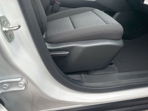 New 2026 Chevrolet Equinox LT w/ Safety and Technology Package FWD image 33