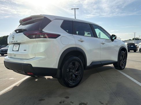 Used 2026 Nissan Rogue SV AWD/4WD image 6
