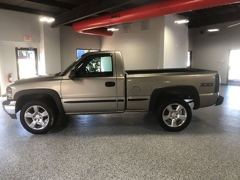 Used 2000 GMC Sierra 1500 SL w/ Convenience Group AWD/4WD image 2