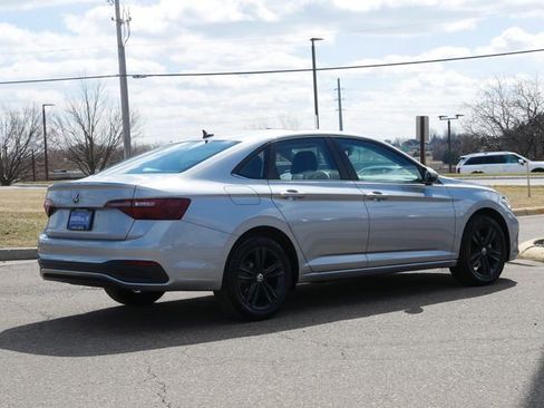 Certified 2023 Volkswagen Jetta SE w/ Panoramic Sunroof Package image 7