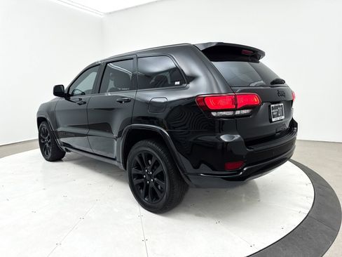 Used 2018 Jeep Grand Cherokee Altitude image 17