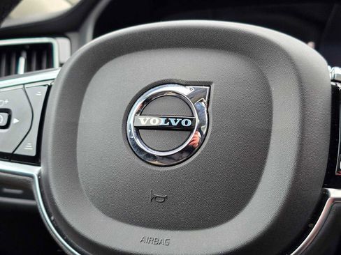 Certified 2023 Volvo XC60 B5 Ultimate image 31