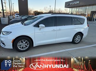 Used 2022 Chrysler Pacifica Touring-L video 1