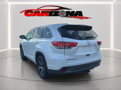 Used 2017 Toyota Highlander LE FWD image 8