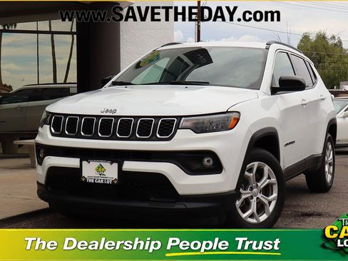 Used 2024 Jeep Compass Latitude AWD/4WD image 1