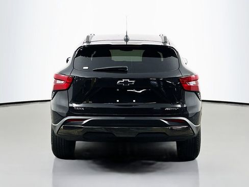 Used 2024 Chevrolet Trax ACTIV w/ Sunroof Package image 6