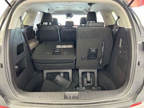 Used 2025 Kia Carnival FWD image 11