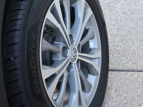 Used 2023 Buick Envision Preferred image 38