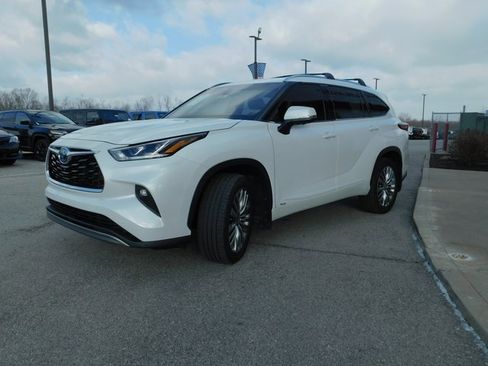 Used 2023 Toyota Highlander Platinum image 4