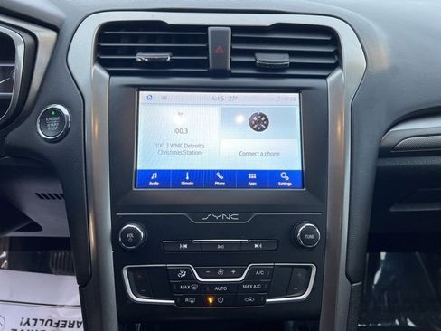 Used 2020 Ford Fusion SE image 27