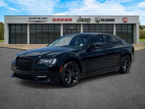 Used 2022 Chrysler 300 Touring L w/ Popular Equipment Group RWD image 8