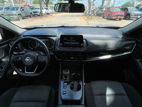 Used 2024 Nissan Rogue SV FWD image 11