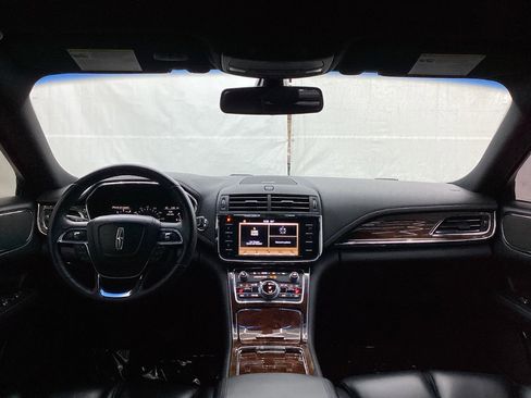 Used 2017 Lincoln Continental Premiere image 27