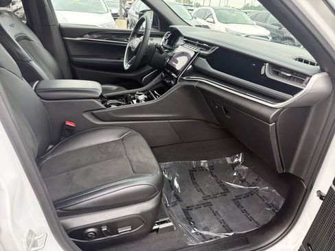 Used 2022 Jeep Grand Cherokee Trailhawk w/ Luxury Tech Group III AWD/4WD image 15