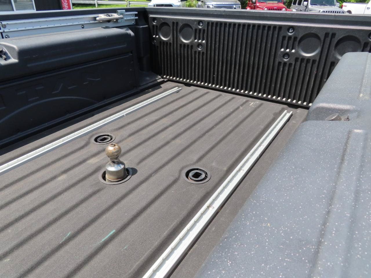 Used 2019 Nissan Titan PRO-4X w/ Pro-4x Convenience Package AWD/4WD image 18