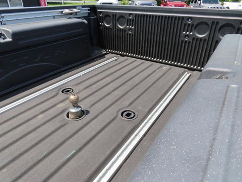 Used 2019 Nissan Titan PRO-4X w/ Pro-4x Convenience Package AWD/4WD image 18