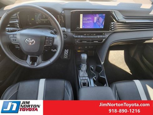 Used 2025 Toyota Camry SE w/ Convenience Package image 27