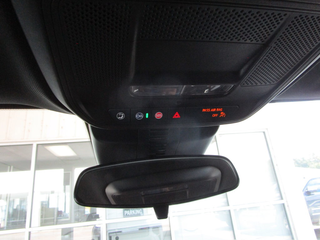 Used 2025 Chevrolet Traverse LT FWD image 34