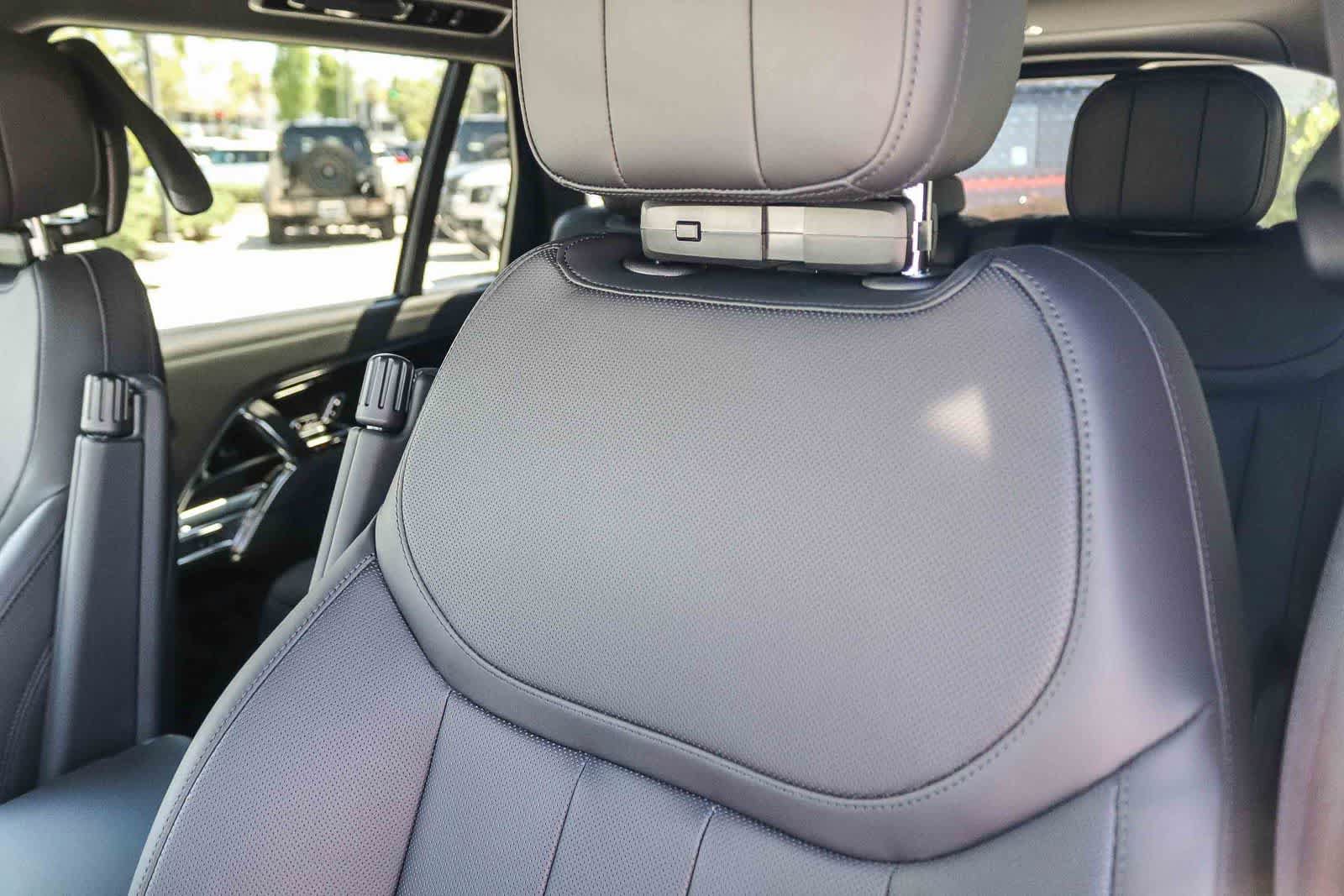 New 2026 Land Rover Range Rover Long Wheelbase SE AWD/4WD image 26