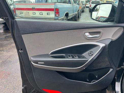 Used 2016 Hyundai Santa Fe SE image 9