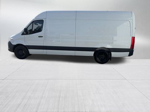 Used 2025 Mercedes-Benz Sprinter 2500 image 4