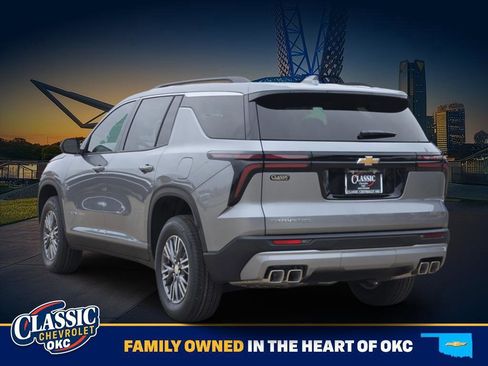 New 2026 Chevrolet Traverse LT image 3