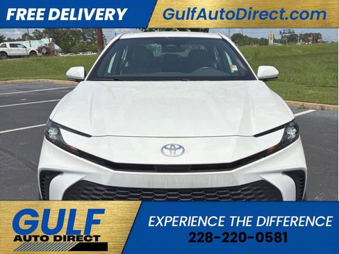 Used 2025 Toyota Camry SE FWD image 2