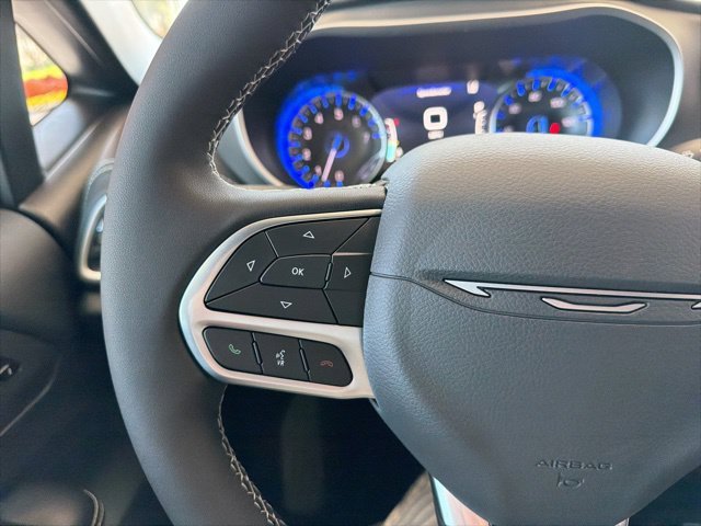 New 2027 Chrysler Pacifica Select FWD image 34