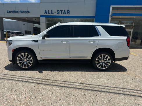 Used 2021 GMC Yukon Denali w/ Denali Premium Package RWD image 3