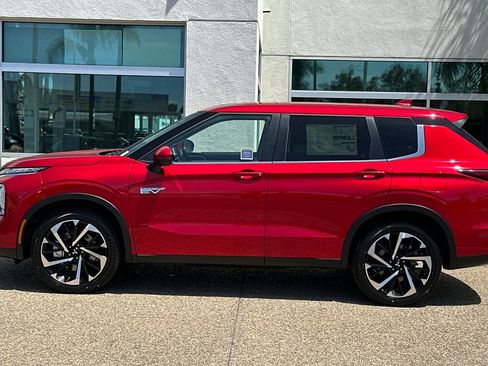 New 2025 Mitsubishi Outlander SE image 7