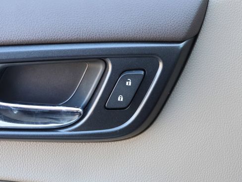 Used 2018 GMC Yukon SLT w/ Open Road Package image 13