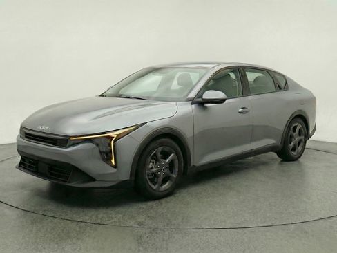 Used 2025 Kia K4 LXS image 3
