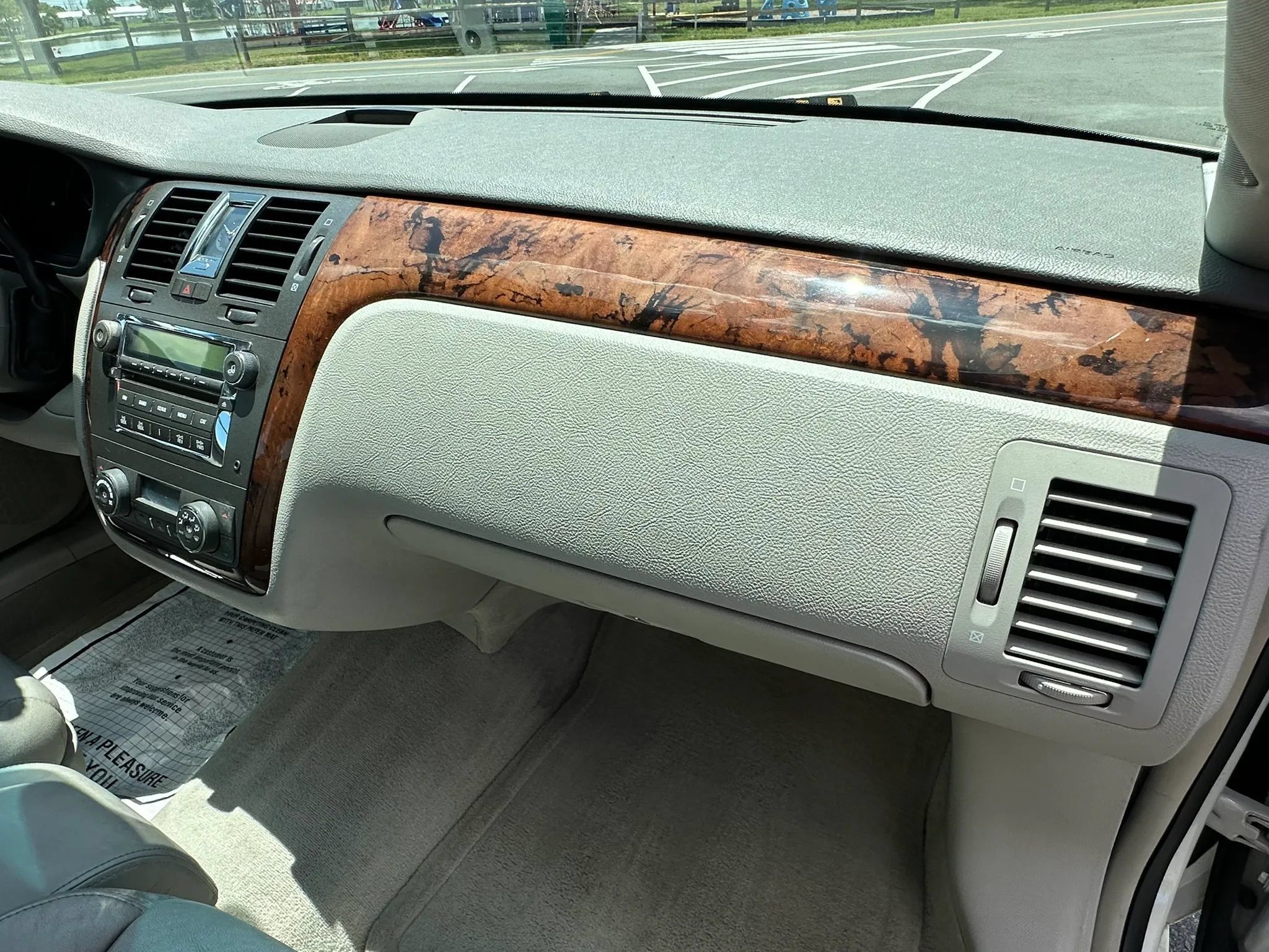 Used 2010 Cadillac DTS Luxury FWD image 24